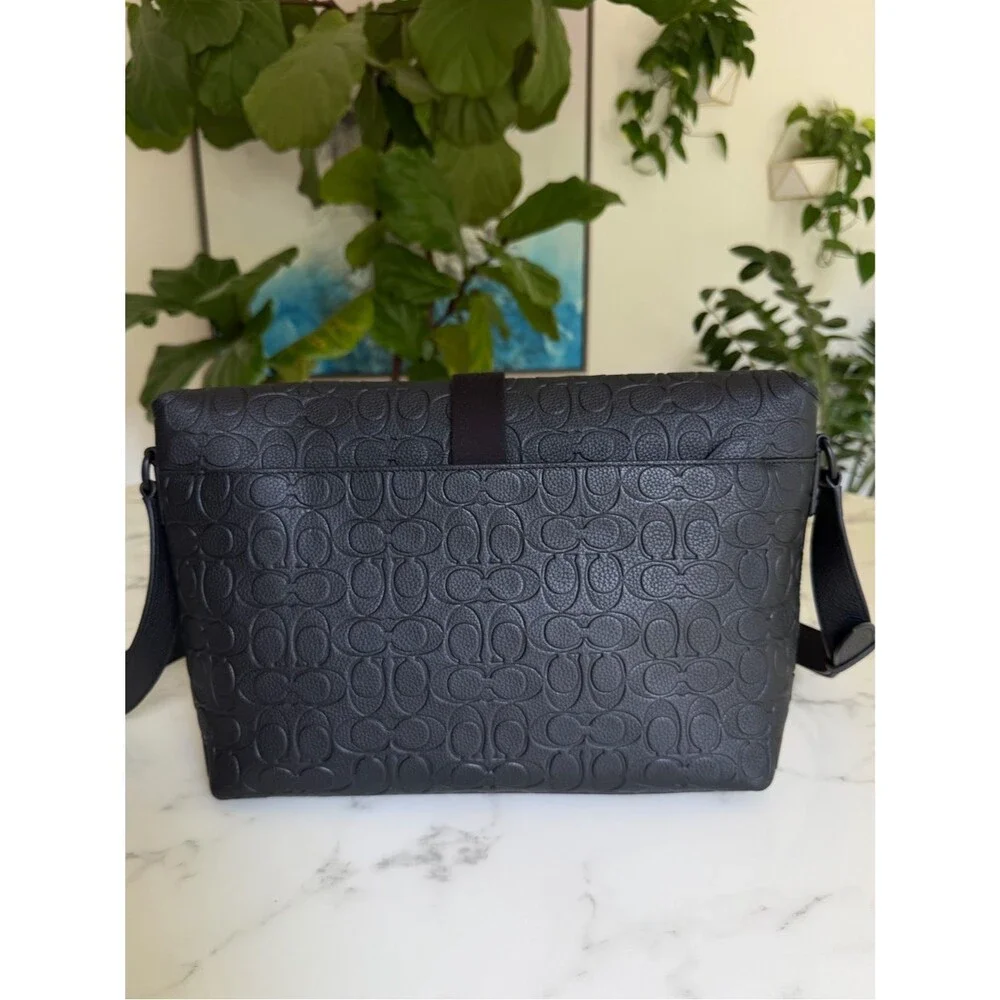 Coach Beck Messenger Crossbody Bag in Signature Pebble Leather Black CP115